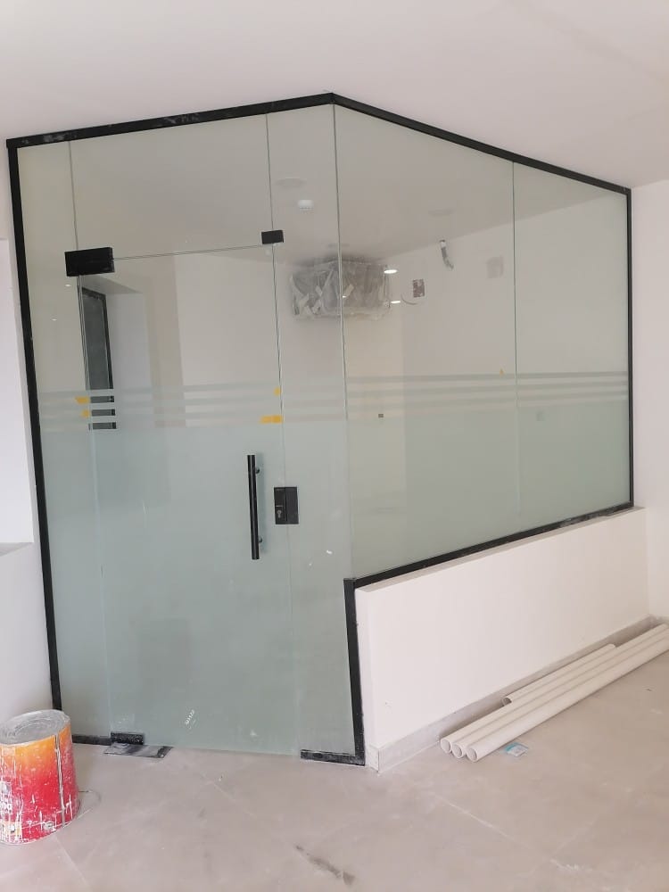 رواد الزجاج بالرياض