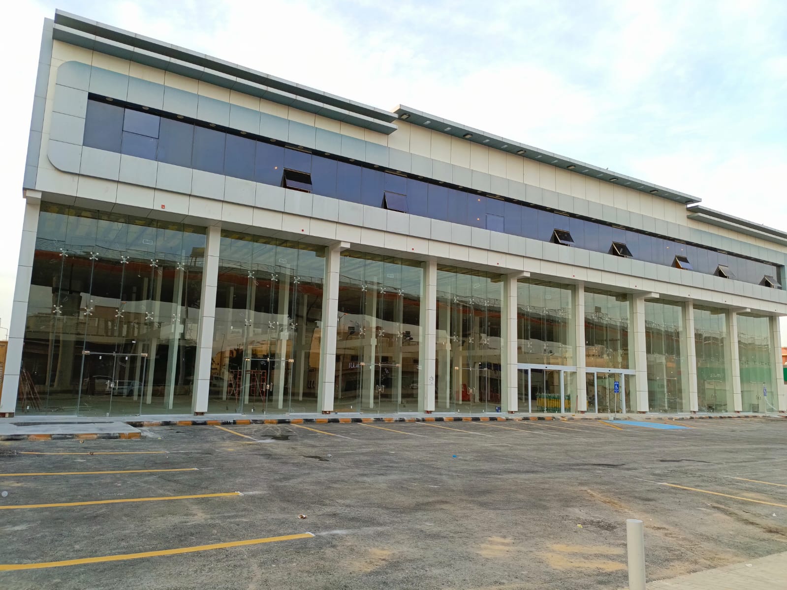 رواد الزجاج بالرياض